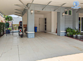 *****บ้านเดี่ยวมือสองนนทบุรี ม.คุณาภัทร5 บ้านกล้วย-ไทรน้อย หลังใหญ่พร้อมอยู่ เนื้อที่ 52.6 ตร.ว. ฟังก์ชันจัดเต็ม 3 ห้องนอน 2 ห้องน้ำ จอดรถได้ 2 คัน บนทำเลของความสะดวกสบาย ที่ใกล้เซ็นทรัลเวสต์เกต, จุดขึ้นทางด่วน "กาญจนาภิเษก" และรถไฟฟ้าสายสีม่วง "สถานีคลองบางไผ่"